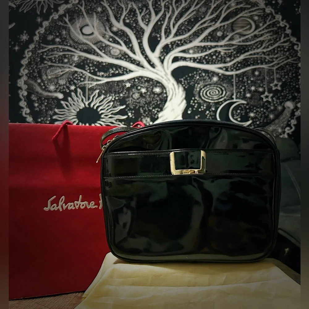Authentic vintage Salvatore Ferragamo Glossy Black Crossbody Bag make offer - Picture 4 of 16